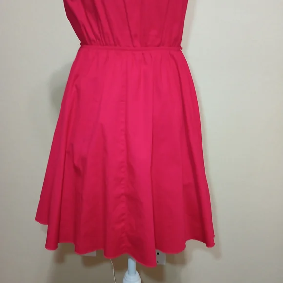 Elegant Red Sleeveless Dress - Picture 10 of 13